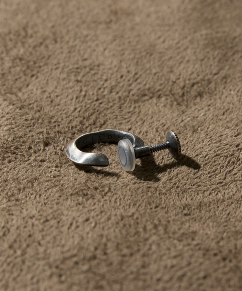 GILD（ギルド）の「GILD ギルド / Undulate hoop earring_small シルバー925 フープイヤリング / G211-ER01（イヤリング・メンズ・シルバー/プラチナム/ゴールド・FREE）」の6枚目の写真