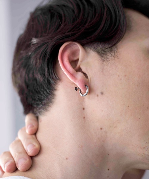 GILD（ギルド）の「GILD ギルド / Undulate hoop earring_small シルバー925 フープイヤリング / G211-ER01（イヤリング・メンズ・シルバー/プラチナム/ゴールド・FREE）」の4枚目の写真