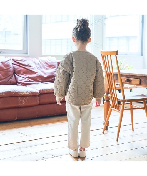 apres les cours（アプレレクール）の「WEB限定 ゆったりシルエットのキルティングアウター（ダウンジャケット/コート・キッズ・グレー/ベージュ/キャメル/カーキ・90/140/80/110/130/120/100）」の6枚目の写真