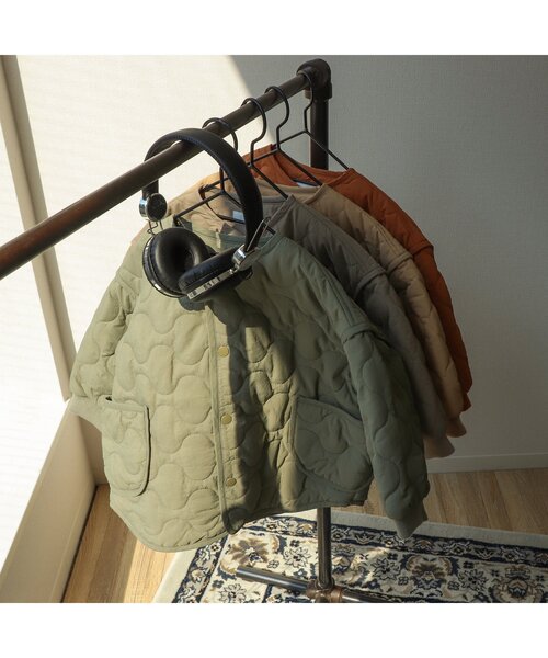 apres les cours（アプレレクール）の「WEB限定 ゆったりシルエットのキルティングアウター（ダウンジャケット/コート・キッズ・グレー/ベージュ/キャメル/カーキ・90/140/80/110/130/120/100）」の9枚目の写真