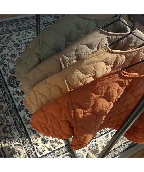 apres les cours（アプレレクール）の「WEB限定 ゆったりシルエットのキルティングアウター（ダウンジャケット/コート・キッズ・グレー/ベージュ/キャメル/カーキ・90/140/80/110/130/120/100）」の11枚目の写真