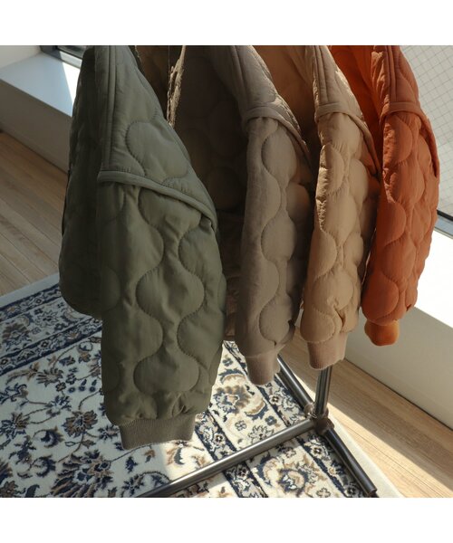 apres les cours（アプレレクール）の「WEB限定 ゆったりシルエットのキルティングアウター（ダウンジャケット/コート・キッズ・グレー/ベージュ/キャメル/カーキ・90/140/80/110/130/120/100）」の12枚目の写真