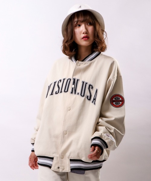 VISION STREET WEAR（ヴィジョンストリートウェア）の「VISION STREET WEAR カレッジロゴ刺繍デニムスタジャン（スタジャン・メンズ・チャコールグレー/ブラック/サックスブルー/アイボリー・LL/M/L）」の2枚目の写真