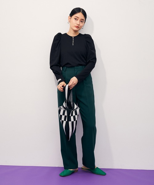 ADAM ET ROPE'(アダムエロペ)の「フロントボタンパフスリーブTEE(Tシャツ/カットソー・レディース・ブラック/ホワイト/ブラック系その他・FREE)」の4枚目の写真