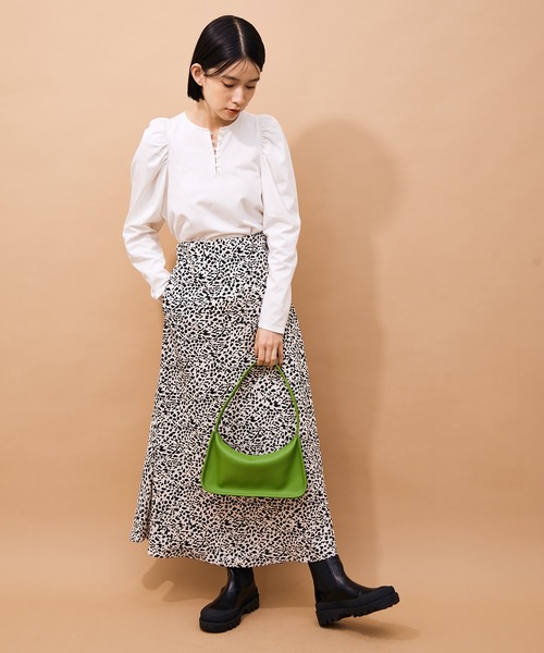 ADAM ET ROPE'(アダムエロペ)の「フロントボタンパフスリーブTEE(Tシャツ/カットソー・レディース・ブラック/ホワイト/ブラック系その他・FREE)」の20枚目の写真