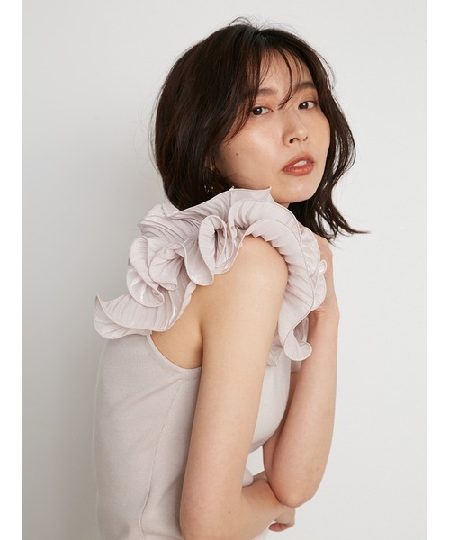 SNIDEL（スナイデル）の「ラッフルスリーブニットプルオーバー（ニット/セーター・レディース・ブラック/アイボリー/ワインレッド/グレー・FREE）」の7枚目の写真