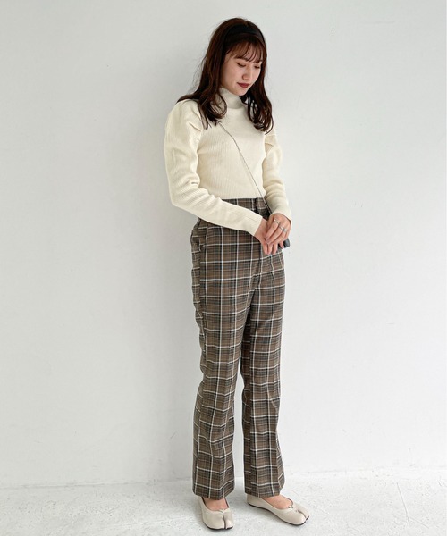 EPIMI E'PIMMY(エピミエピミー)の「ボトルネックパワショルリブニット(ニット/セーター・レディース・オレンジ/ブラック/オフホワイト/ベージュ・MEDIUM)」の10枚目の写真