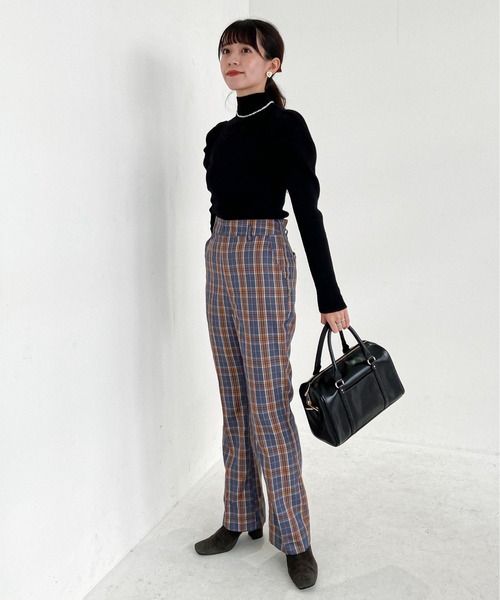 EPIMI E'PIMMY(エピミエピミー)の「ボトルネックパワショルリブニット(ニット/セーター・レディース・オレンジ/ブラック/オフホワイト/ベージュ・MEDIUM)」の9枚目の写真