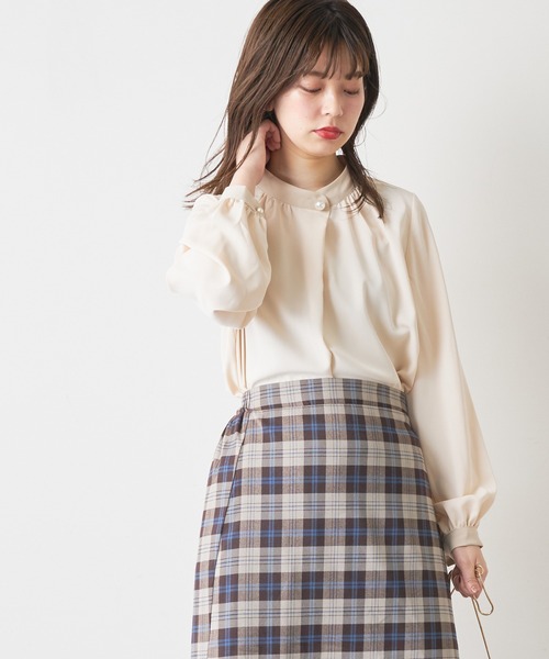 natural couture（ナチュラルクチュール）の「【大好評リバイバルアイテム】プチプラパールポイントバイカラーブラウス（シャツ/ブラウス・レディース・モカ/ブルー/アイボリー/ピンク/オフホワイト・FREE）」の6枚目の写真