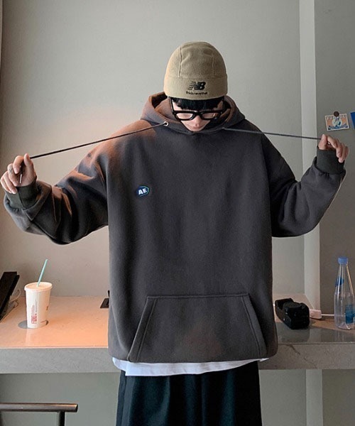 MGV（エムジーヴィー）の「'AE'ワンポイントオーバーサイズパーカー