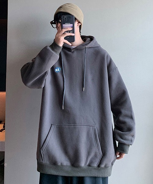 MGV（エムジーヴィー）の「'AE'ワンポイントオーバーサイズパーカー