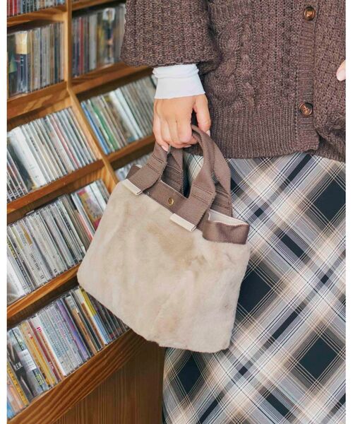 SHOO・LA・RUE（シューラルー）の「◆エコファー＆テープ仕切りトート（トートバッグ・レディース・ベージュ/サンドベージュ/ナチュラル/ピンク系9・00）」の19枚目の写真