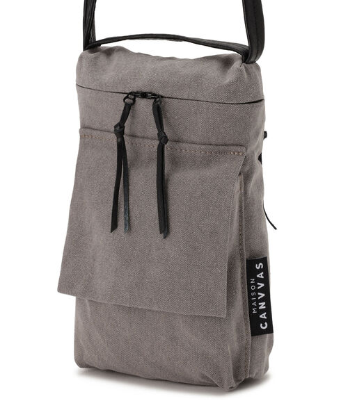 MAISON CANVVAS（メゾンキャンバス）の「MAISON CANVVAS/メゾン キャンバス/RECYCLED CANVAS/ショルダーバッグ/S（ショルダーバッグ・メンズ・ブラック/グレー・FREE）」の4枚目の写真