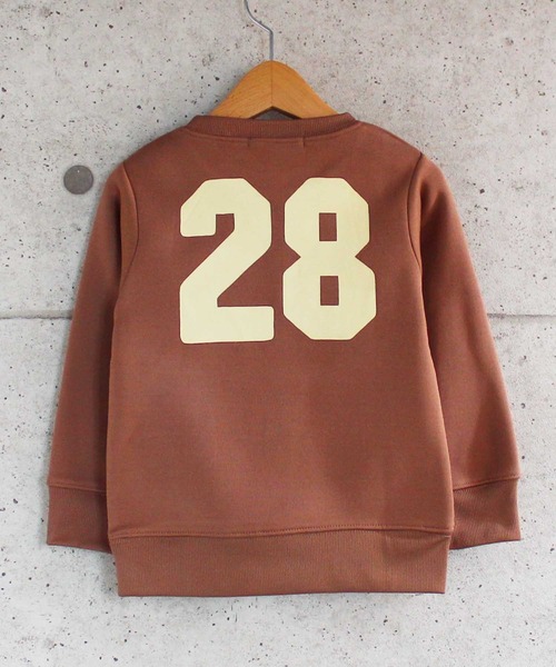 THE CASUAL（カジュアル）の「裏起毛プリントクルーネックトレーナー キッズ（スウェット・キッズ・モカ/ベージュ/ミント/チャコール/ネイビー/ブラック/オートミール/杢グレー/カーキ/ブラウン・120cm/160cm/130cm/150cm/110cm/140cm/100cm）」の6枚目の写真