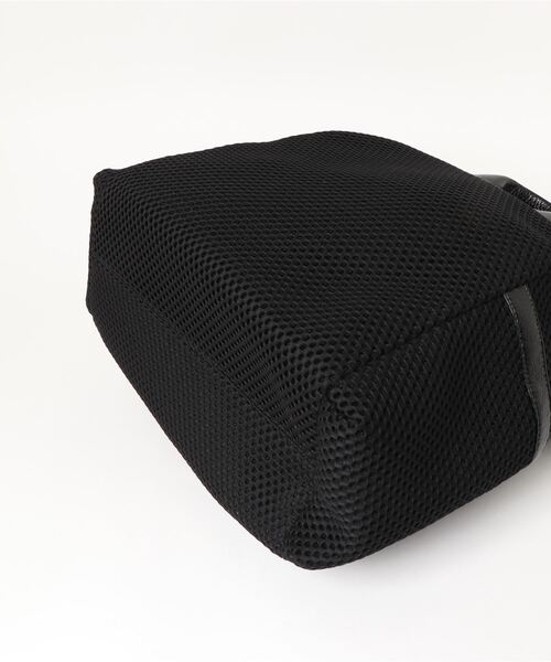 Q(キュー)の「3wayメッシュバッグ(バックパック/リュック・レディース・ブラック/グレイッシュベージュ・ONE SIZE)」の6枚目の写真