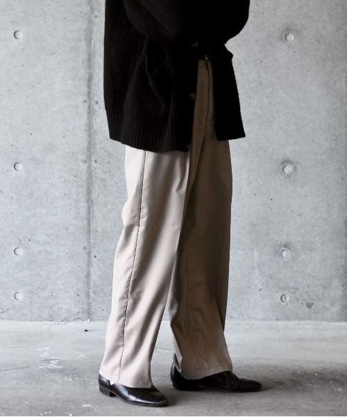 y/m by れぽすけ（イムバイレポスケ）の「センタープレスストレートスラックス（スラックス・メンズ・ベージュ/グレー・MEDIUM/LARGE）」の8枚目の写真