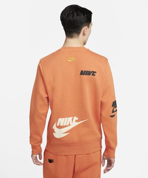 NIKE(ナイキ)の「ナイキ スポーツウェア スポーツ エッセンシャル+ フリース クルー / Nike Sportswear Sport Essentials+ Men's Fleece Crew(スウェット・メンズ・ブラック/オレンジ系その他2・L/M/S/XL/2XL)」の9枚目の写真
