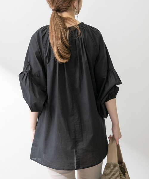 URBAN RESEARCH Sonny Label（アーバンリサーチサニーレーベル）の「コットンローンネックギャザーブラウス（シャツ/ブラウス・レディース・オフホワイト/ブラック/カーキ・FREE）」の15枚目の写真