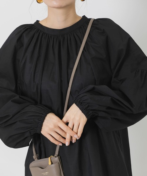 URBAN RESEARCH Sonny Label（アーバンリサーチサニーレーベル）の「コットンローンネックギャザーブラウス（シャツ/ブラウス・レディース・オフホワイト/ブラック/カーキ・FREE）」の4枚目の写真