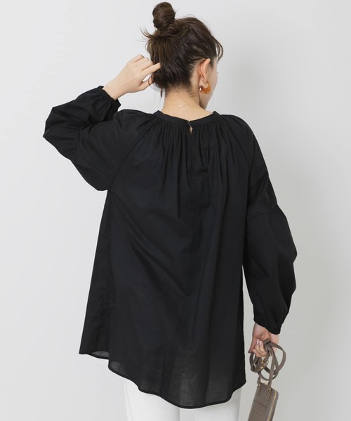 URBAN RESEARCH Sonny Label（アーバンリサーチサニーレーベル）の「コットンローンネックギャザーブラウス（シャツ/ブラウス・レディース・オフホワイト/ブラック/カーキ・FREE）」の6枚目の写真