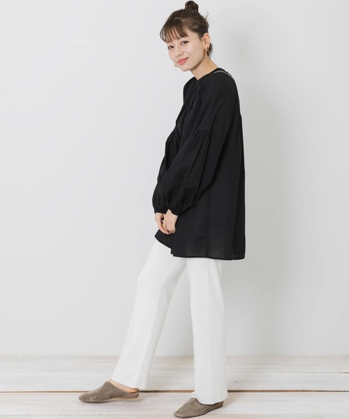 URBAN RESEARCH Sonny Label（アーバンリサーチサニーレーベル）の「コットンローンネックギャザーブラウス（シャツ/ブラウス・レディース・オフホワイト/ブラック/カーキ・FREE）」の8枚目の写真