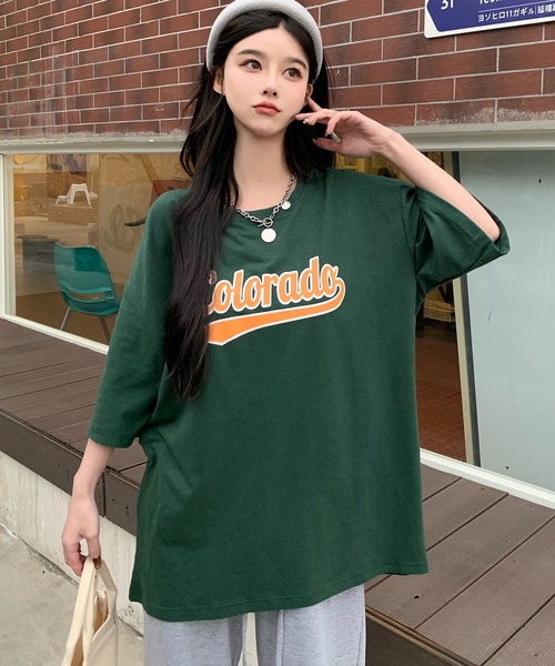 DEVICE（デバイス）の「【UNISEX】オーバーサイズ カレッジロゴ ビッグシルエット Tシャツ（Tシャツ/カットソー・レディース・ホワイト/ブラック/グレー/グリーン・FREE）」の4枚目の写真