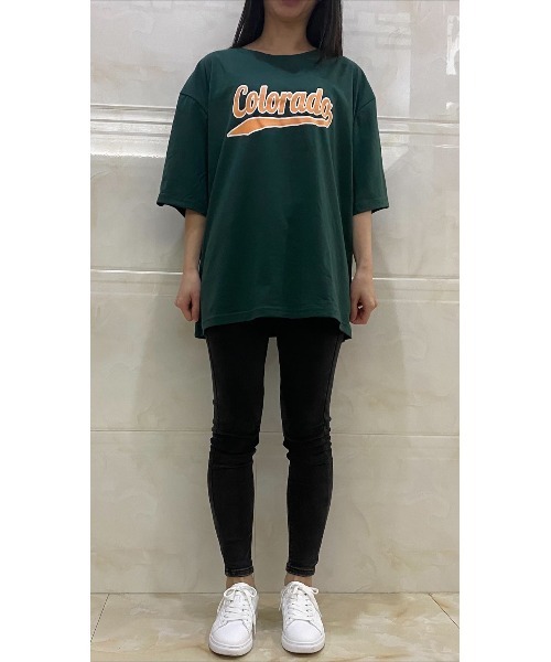 DEVICE（デバイス）の「【UNISEX】オーバーサイズ カレッジロゴ ビッグシルエット Tシャツ（Tシャツ/カットソー・レディース・ホワイト/ブラック/グレー/グリーン・FREE）」の5枚目の写真