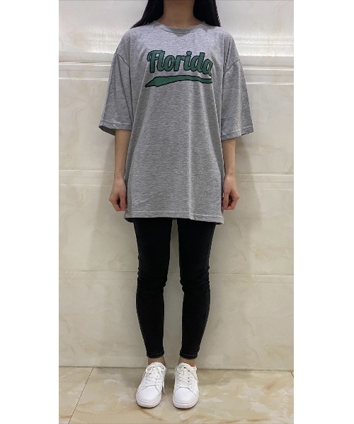 DEVICE（デバイス）の「【UNISEX】オーバーサイズ カレッジロゴ ビッグシルエット Tシャツ（Tシャツ/カットソー・レディース・ホワイト/ブラック/グレー/グリーン・FREE）」の7枚目の写真