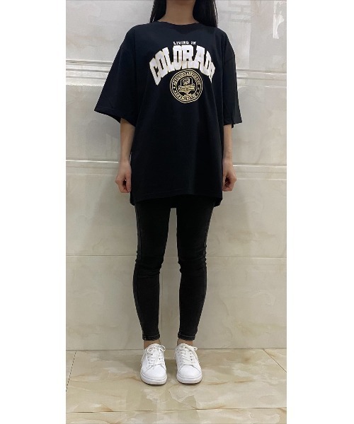 DEVICE（デバイス）の「【UNISEX】オーバーサイズ カレッジロゴ ビッグシルエット Tシャツ（Tシャツ/カットソー・レディース・ホワイト/ブラック/グレー/グリーン・FREE）」の9枚目の写真