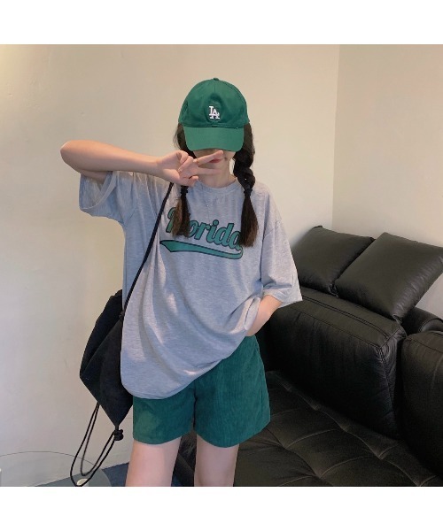 DEVICE（デバイス）の「【UNISEX】オーバーサイズ カレッジロゴ ビッグシルエット Tシャツ（Tシャツ/カットソー・レディース・ホワイト/ブラック/グレー/グリーン・FREE）」の13枚目の写真