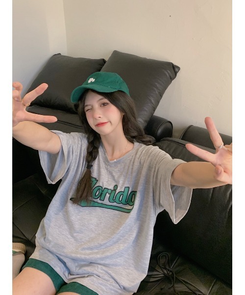 DEVICE（デバイス）の「【UNISEX】オーバーサイズ カレッジロゴ ビッグシルエット Tシャツ（Tシャツ/カットソー・レディース・ホワイト/ブラック/グレー/グリーン・FREE）」の22枚目の写真