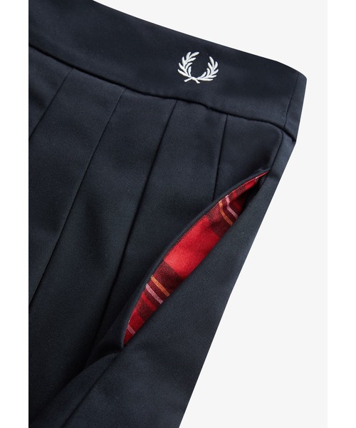 FRED PERRY（フレッドペリー）の「Pleated Skirt（スカート・レディース・ブラック・6/8）」の9枚目の写真