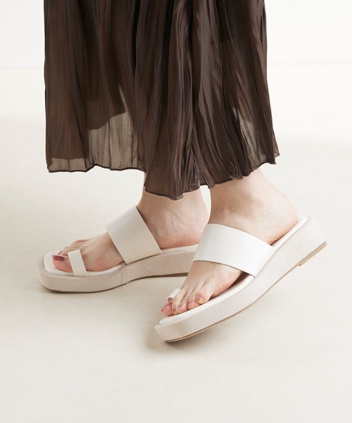 menue（メヌエ）の「スクエアトゥフラット親指トングサンダル（サンダル・レディース・ブラック/ダークブラウン/アイボリー/ベージュ系その他/キャメル・LL/3L/S/M/L/XS）」の11枚目の写真