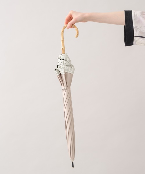 because（ビコーズ）の「because ヒートカットバイカラーフリル晴雨兼用日傘（長傘・レディース・ブラック/ベージュ・FREE）」の7枚目の写真