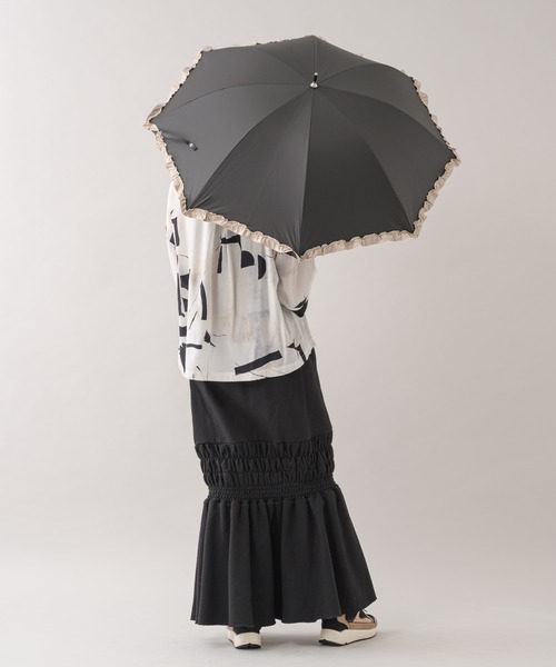 because（ビコーズ）の「because ヒートカットバイカラーフリル晴雨兼用日傘（長傘・レディース・ブラック/ベージュ・FREE）」の10枚目の写真