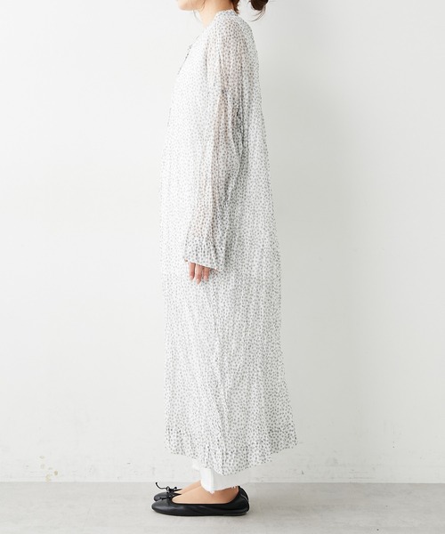 PUAL CE CIN（ピュアルセシン）の「クリンクル加工小花柄ワンピース（ワンピース・レディース・ホワイト/ブラック・FREE）」の4枚目の写真