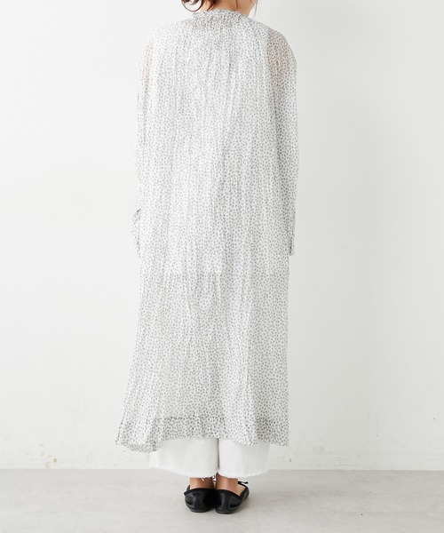 PUAL CE CIN（ピュアルセシン）の「クリンクル加工小花柄ワンピース（ワンピース・レディース・ホワイト/ブラック・FREE）」の5枚目の写真