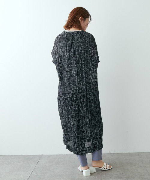 PUAL CE CIN（ピュアルセシン）の「クリンクル加工小花柄ワンピース（ワンピース・レディース・ホワイト/ブラック・FREE）」の19枚目の写真