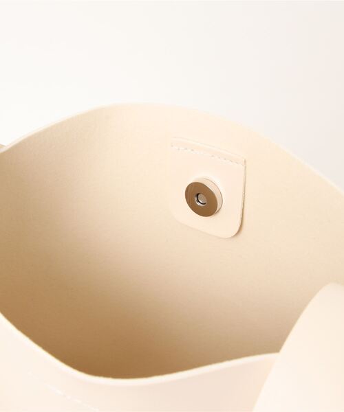 Ritzy（リッツィー）の「スクエアショルダーバッグ（ショルダーバッグ・レディース・ブラック/ベージュ/ブラウン/アイボリー・FREE）」の5枚目の写真