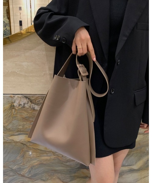 Ritzy（リッツィー）の「スクエアショルダーバッグ（ショルダーバッグ・レディース・ブラック/ベージュ/ブラウン/アイボリー・FREE）」の18枚目の写真