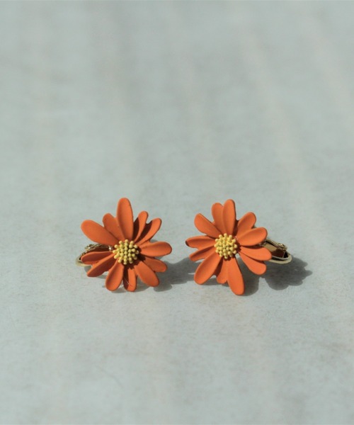 Three Four Time(スリーフォータイム)の「カラーフラワーイヤリング(イヤリング・レディース・ピンク/ホワイト/グリーン/イエロー・FREE)」の4枚目の写真