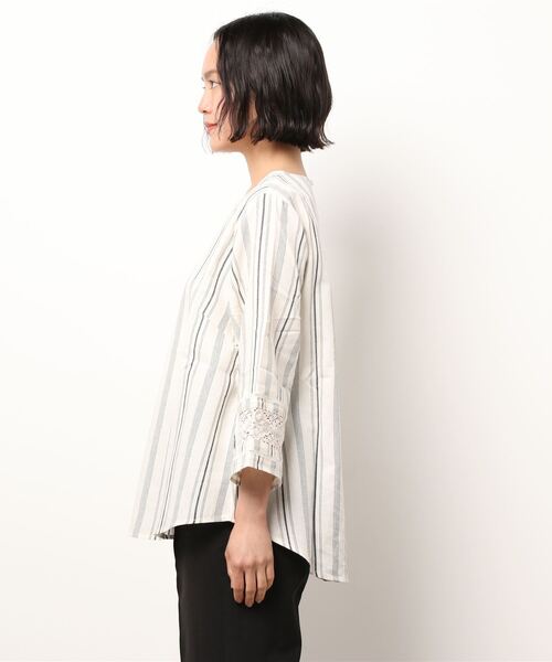 BELLUNA PLUS（ベルーナ）の「綿麻素材袖レース切替ブラウス（シャツ/ブラウス・レディース・ネイビー/ホワイト系その他/ストライプ・MEDIUM/LARGE/X-LARGE）」の6枚目の写真