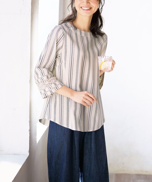 BELLUNA PLUS（ベルーナ）の「綿麻素材袖レース切替ブラウス（シャツ/ブラウス・レディース・ネイビー/ホワイト系その他/ストライプ・MEDIUM/LARGE/X-LARGE）」の4枚目の写真