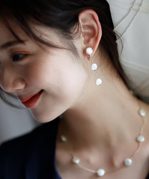 PourVous(プールヴー)の「フラット パール イヤリング&ピアス 結婚式 同窓会 オケージョン お呼ばれ (ピアス(両耳用)・レディース・ゴールド/ゴールド系その他・FREE)」の6枚目の写真