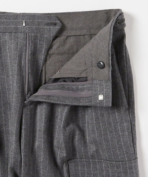 BEAMS LIGHTS(ビームスライツ)の「BEAMS LIGHTS / フラノ ストライプ カーゴ スラックス(スラックス・メンズ・ネイビー/グレー・SMALL/MEDIUM/LARGE)」の11枚目の写真