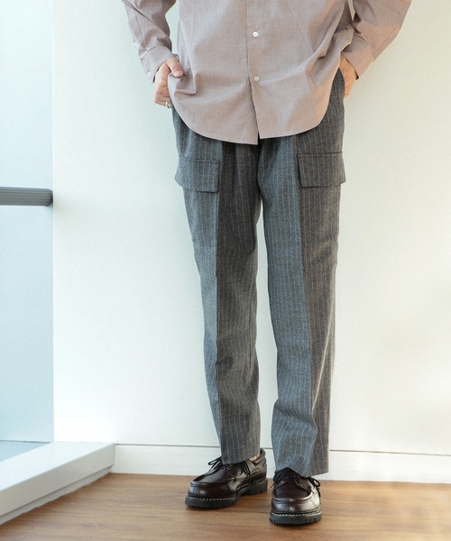 BEAMS LIGHTS(ビームスライツ)の「BEAMS LIGHTS / フラノ ストライプ カーゴ スラックス(スラックス・メンズ・ネイビー/グレー・SMALL/MEDIUM/LARGE)」の1枚目の写真