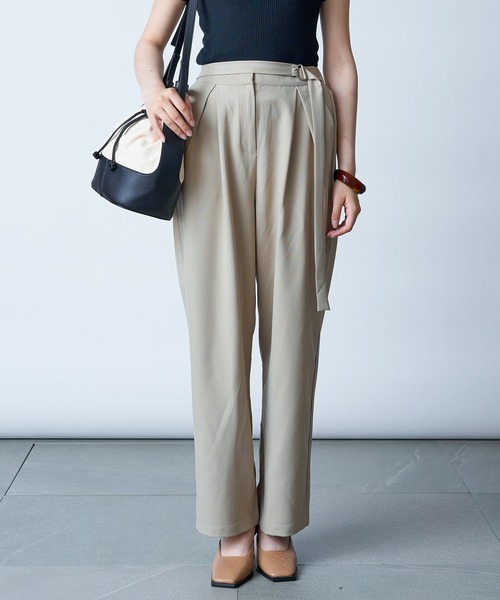 MAISON BREEZE(メゾンブリーズ)の「【MAISON BREEZE】ベルトデザインスラックスパンツ SCCH154(その他パンツ・レディース・ベージュ/ネイビー・FREE)」の5枚目の写真