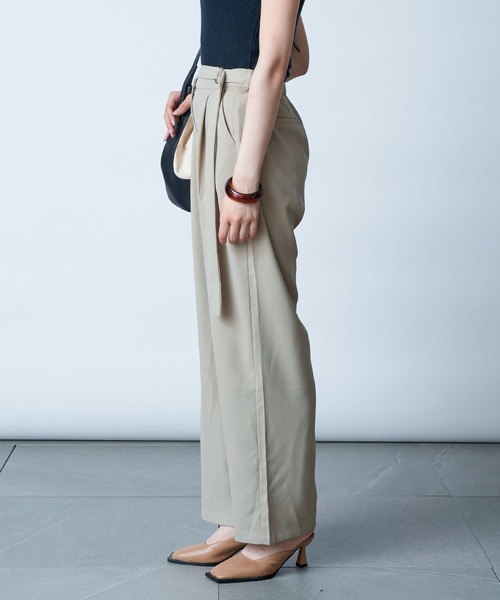 MAISON BREEZE(メゾンブリーズ)の「【MAISON BREEZE】ベルトデザインスラックスパンツ SCCH154(その他パンツ・レディース・ベージュ/ネイビー・FREE)」の10枚目の写真