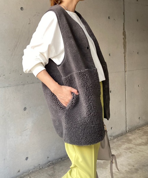 DouDou(ドゥドゥ)の「リバーシブル異素材切替ファーベスト(その他アウター・レディース・ベージュ/ブラウン・FREE)」の11枚目の写真