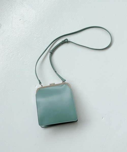 LAKOLE（ラコレ）の「がま口スクエアミニショルダーバッグ / 353294（ショルダーバッグ・レディース・ブラック/グリーン/グレイッシュベージュ/ダークグリーン・FREE）」の4枚目の写真